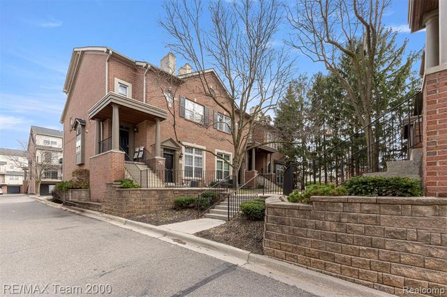 23 W Village Lane 51R, Dearborn, MI 48124