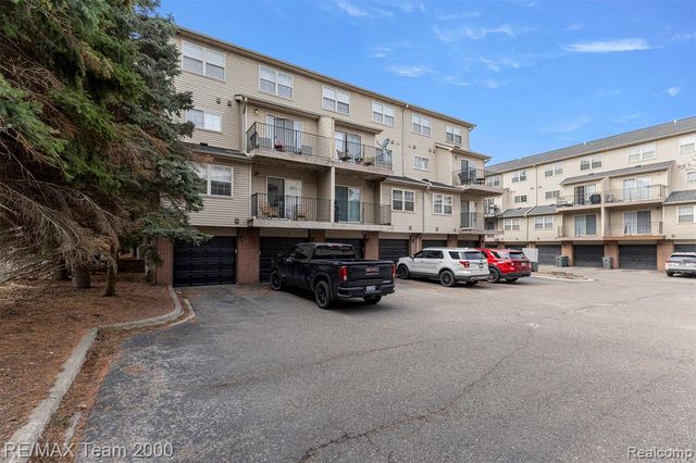 23 W Village Lane 51R, Dearborn, MI 48124