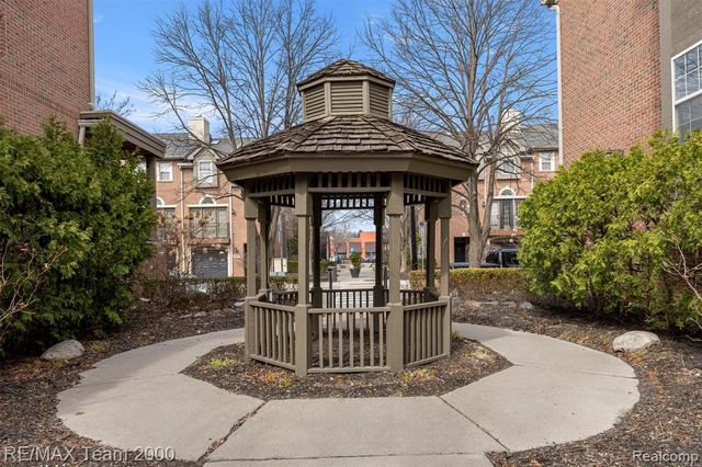 23 W Village Lane 51R, Dearborn, MI 48124