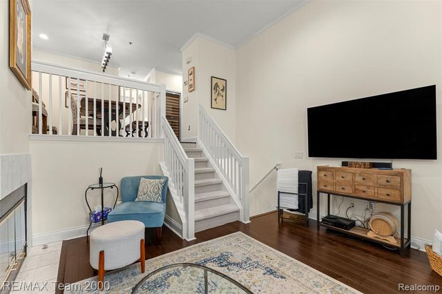 23 W Village Lane 51R, Dearborn, MI 48124