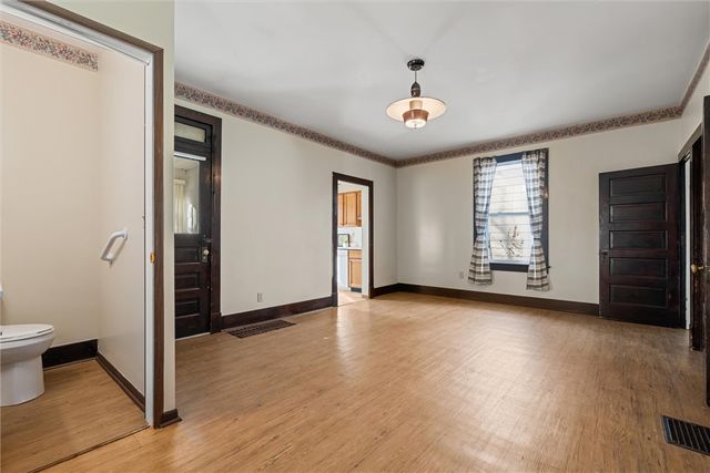 325 Walnut St, Vandergrift, PA 15690