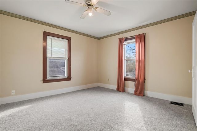 325 Walnut St, Vandergrift, PA 15690