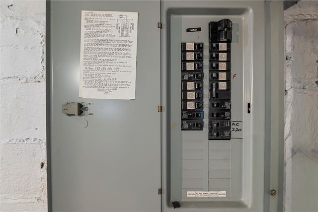 325 Walnut St, Vandergrift, PA 15690