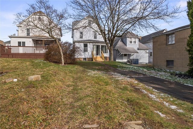 325 Walnut St, Vandergrift, PA 15690