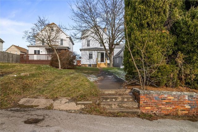 325 Walnut St, Vandergrift, PA 15690