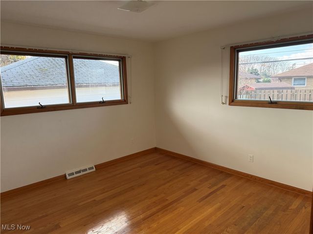 4830 Autumn Lane, Brooklyn, OH 44144