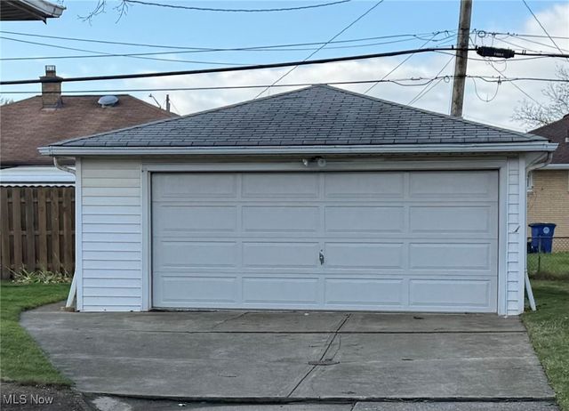 4830 Autumn Lane, Brooklyn, OH 44144