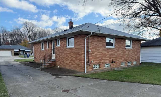 4830 Autumn Lane, Brooklyn, OH 44144