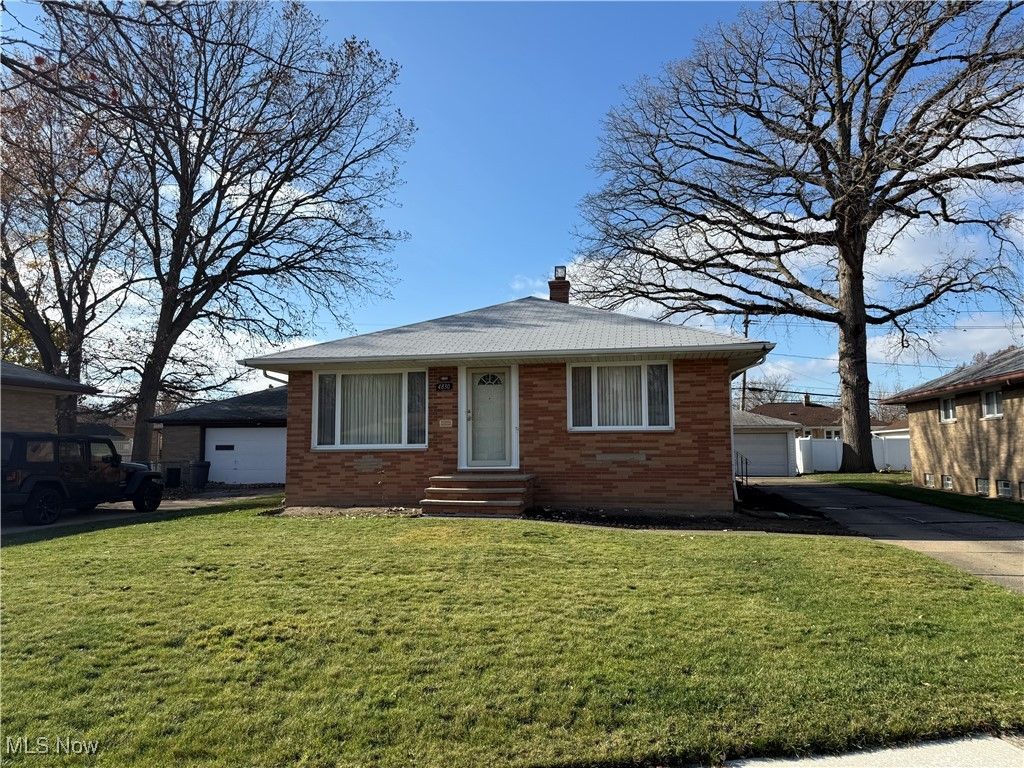 4830 Autumn Lane, Brooklyn, OH 44144