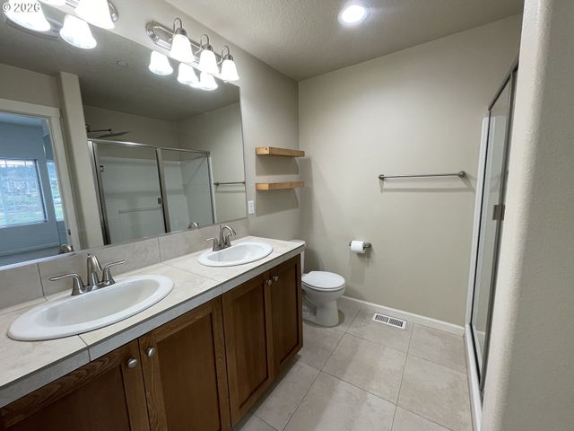 13736 Sw SILENT FOX Ter, Sherwood, OR 97140