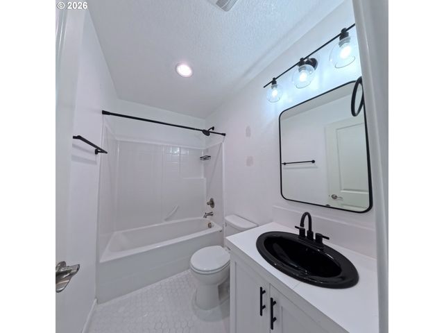 13736 Sw SILENT FOX Ter, Sherwood, OR 97140