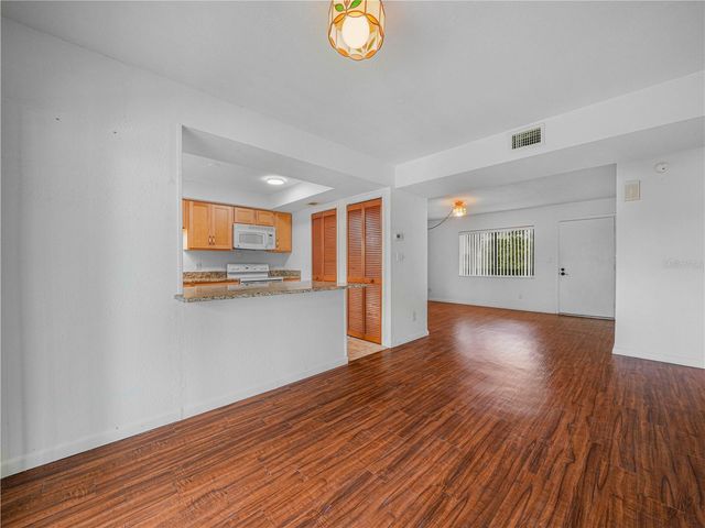 1130 N LAKE PARKER AVENUE A301, Lakeland, FL 33805