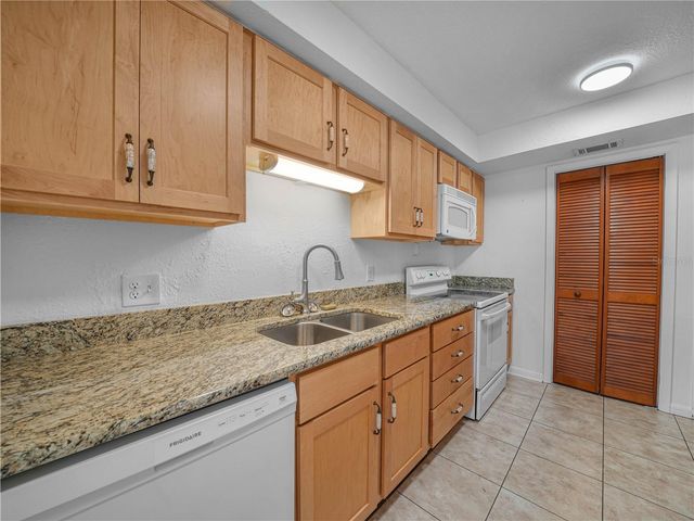 1130 N LAKE PARKER AVENUE A301, Lakeland, FL 33805