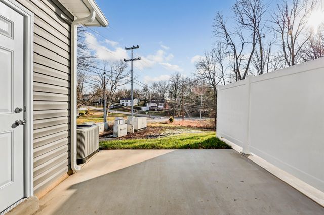 101 Quarry Point Dr, Clarksville, TN 37043