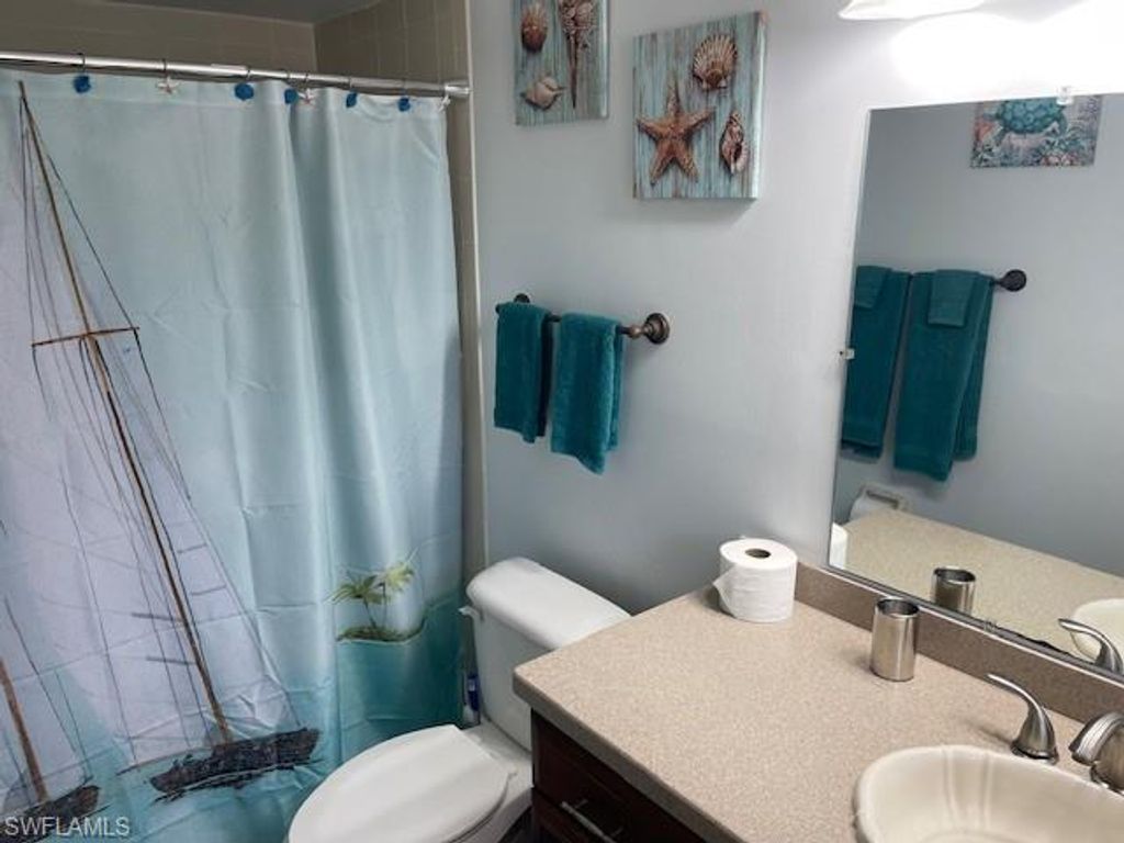 Image 10 of property listing at 934 SE 25th LN, Cape Coral, FL 33904