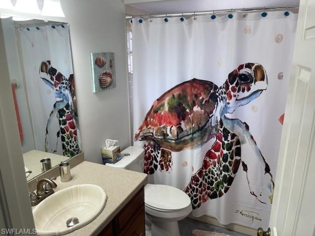 Image 9 of property listing at 934 SE 25th LN, Cape Coral, FL 33904