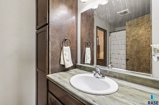 6321 N Seubert Ave Avenue, Sioux Falls, SD 57104