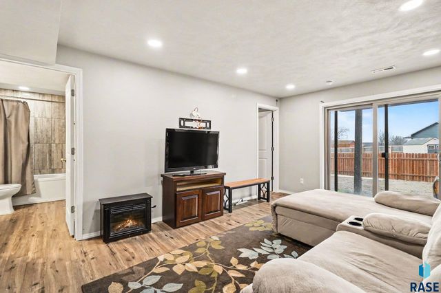 6321 N Seubert Ave Avenue, Sioux Falls, SD 57104