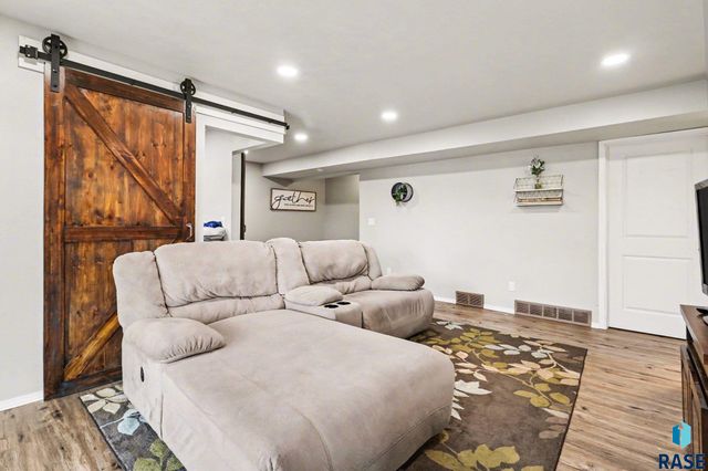 6321 N Seubert Ave Avenue, Sioux Falls, SD 57104