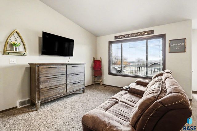 6321 N Seubert Ave Avenue, Sioux Falls, SD 57104