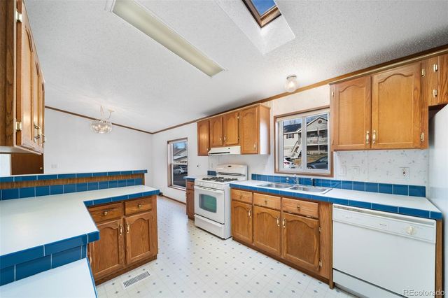 3305 S Dale Court, Englewood, CO 80110