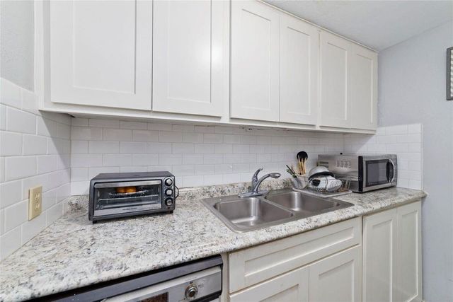 7520 Hornwood Drive 207w, Houston, TX 77036