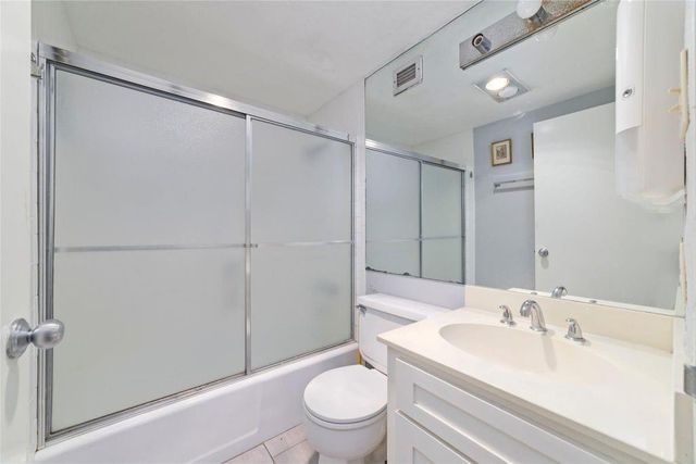 7520 Hornwood Drive 207w, Houston, TX 77036