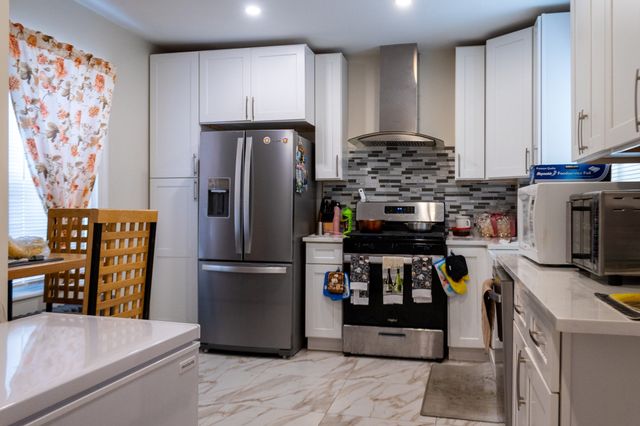 35 Peck St, Attleboro, MA 02703