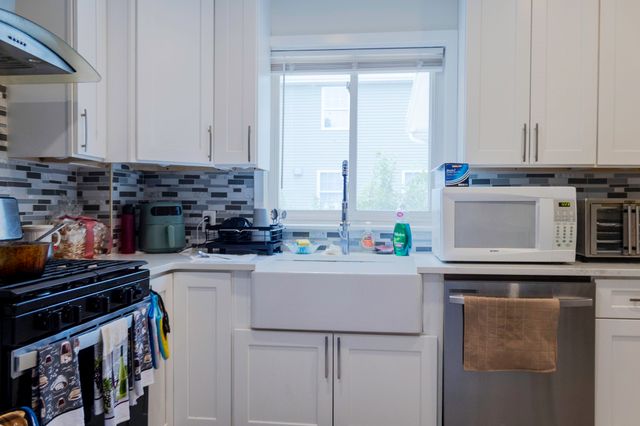 35 Peck St, Attleboro, MA 02703