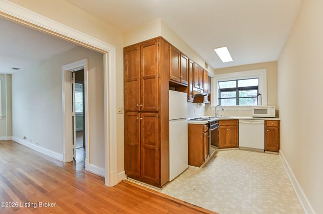 2082 Douglass Blvd APT 18, Louisville, KY 40205