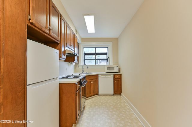 2082 Douglass Blvd APT 18, Louisville, KY 40205