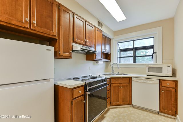 2082 Douglass Blvd APT 18, Louisville, KY 40205