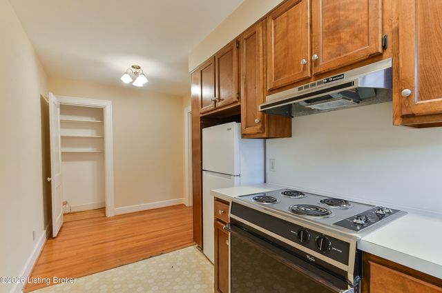 2082 Douglass Blvd APT 18, Louisville, KY 40205