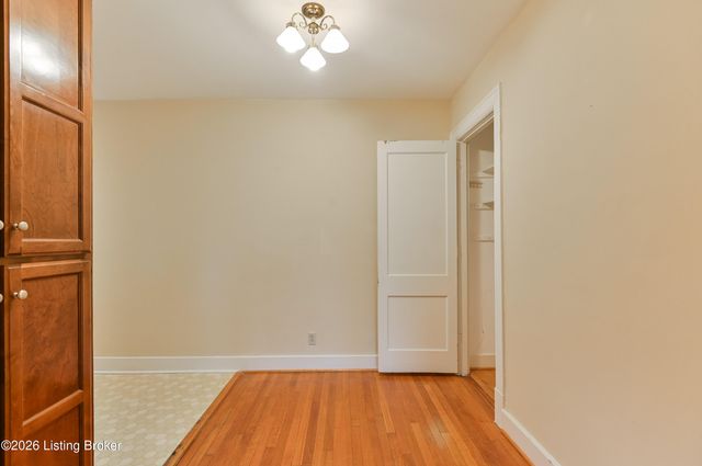 2082 Douglass Blvd APT 18, Louisville, KY 40205