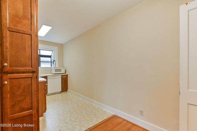 2082 Douglass Blvd APT 18, Louisville, KY 40205