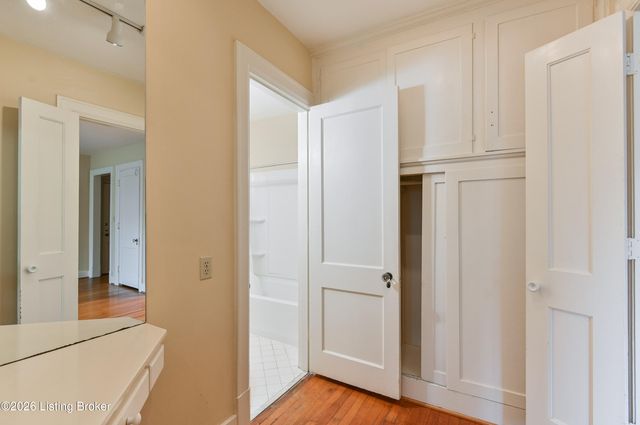 2082 Douglass Blvd APT 18, Louisville, KY 40205