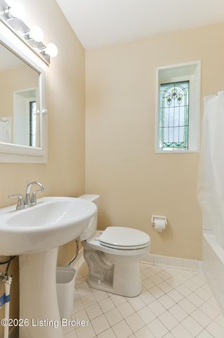 2082 Douglass Blvd APT 18, Louisville, KY 40205