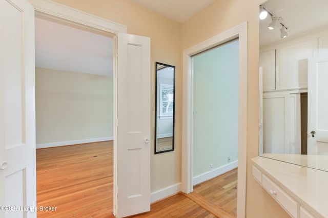 2082 Douglass Blvd APT 18, Louisville, KY 40205