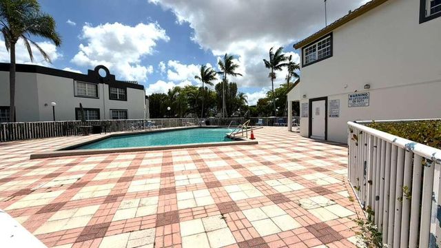 9711 Fontainebleau Boulevard D105, Miami, FL 33172