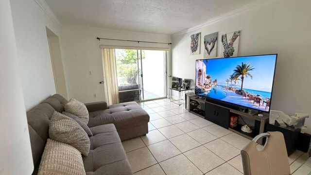 9711 Fontainebleau Boulevard D105, Miami, FL 33172