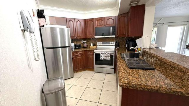 9711 Fontainebleau Boulevard D105, Miami, FL 33172
