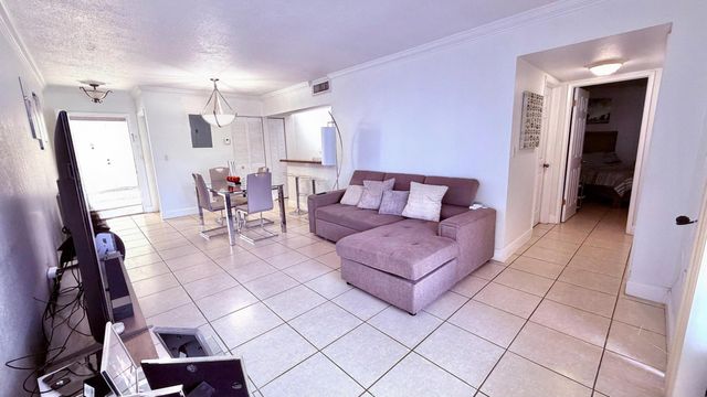 9711 Fontainebleau Boulevard D105, Miami, FL 33172