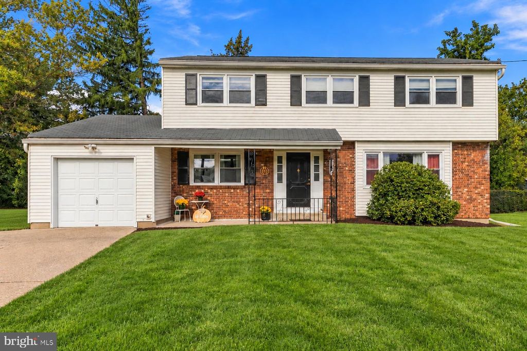 65 NANCY LN, EWING TWP, NJ 08638 — exterior