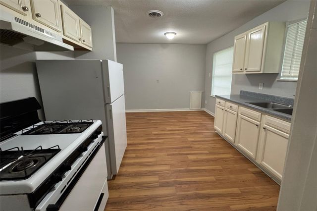 5122 Windemere Street, Houston, TX 77033