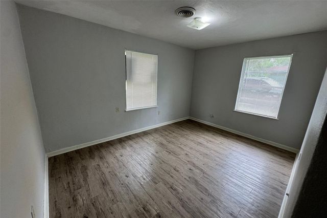 5122 Windemere Street, Houston, TX 77033