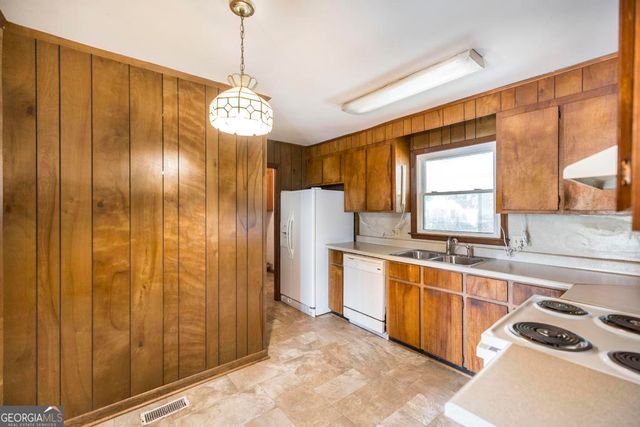 105 Auburn Dr, Warner Robins, GA 31088