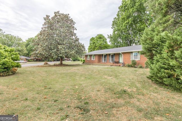 105 Auburn Dr, Warner Robins, GA 31088