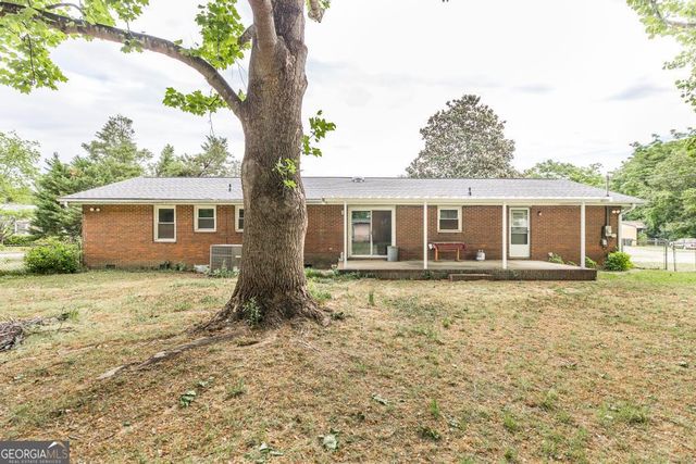 105 Auburn Dr, Warner Robins, GA 31088