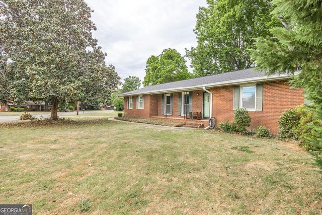 105 Auburn Dr, Warner Robins, GA 31088