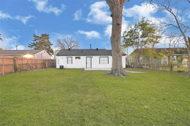 3129 Airport Boulevard, Houston, TX 77051